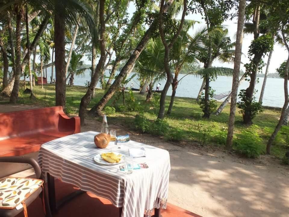 Ashtamudi Villa Kollam Luaran gambar